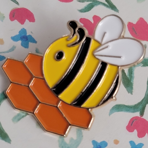 Bee On Honeycomb Enamel Pin - Picture 5 of 10